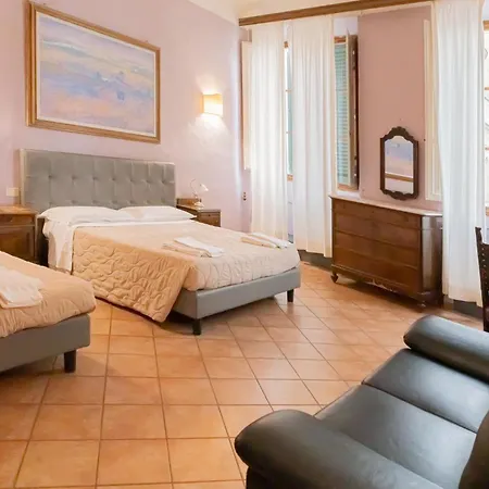 Hostel Emerald Palace *