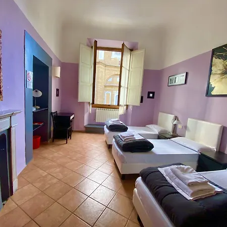 Emerald Palace Hostel Floransa