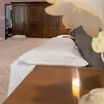 Emerald Palace Hostal *