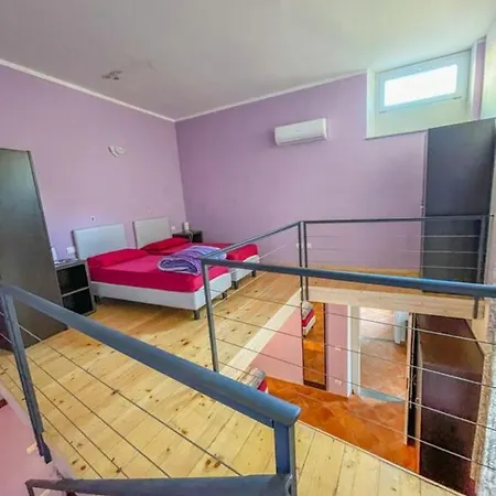 Emerald Palace Hostel *