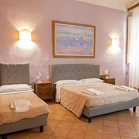 Hostel Emerald Palace *