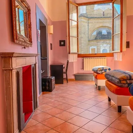 Vandrarhem Emerald Palace *