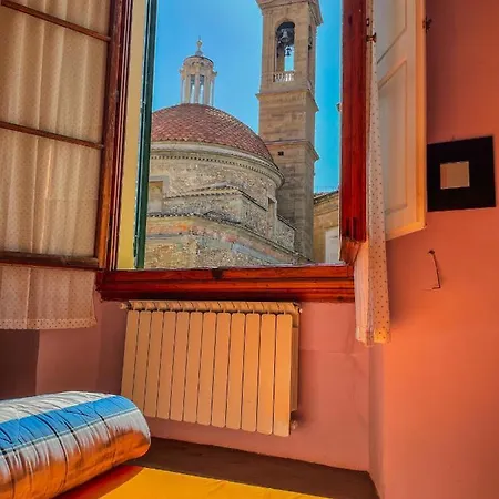 Vandrarhem Emerald Palace *