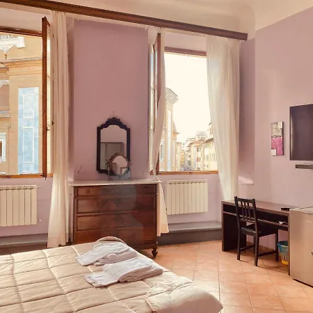 Vandrarhem Emerald Palace Florens