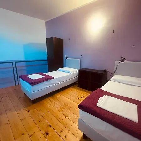 Vandrarhem Emerald Palace Florens