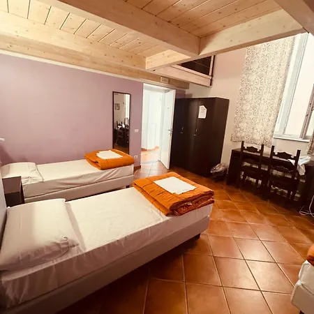 Vandrarhem Emerald Palace Florens