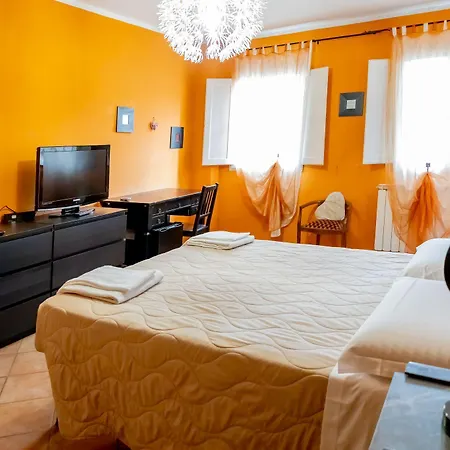 Vandrarhem Emerald Palace *