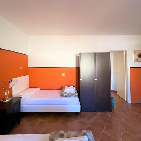 Vandrarhem Emerald Palace *